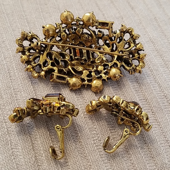 🌺!HOST PICK!🌺 VINTAGE BROOCH PIN & EARRINGS - Picture 4 of 6